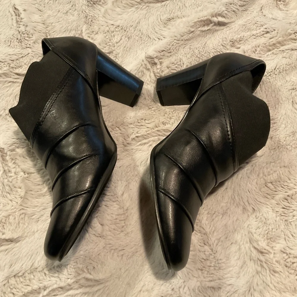 MICHAEL Shannon “Banner” Faux Leather Bootie with Stretch Top Size 7.5